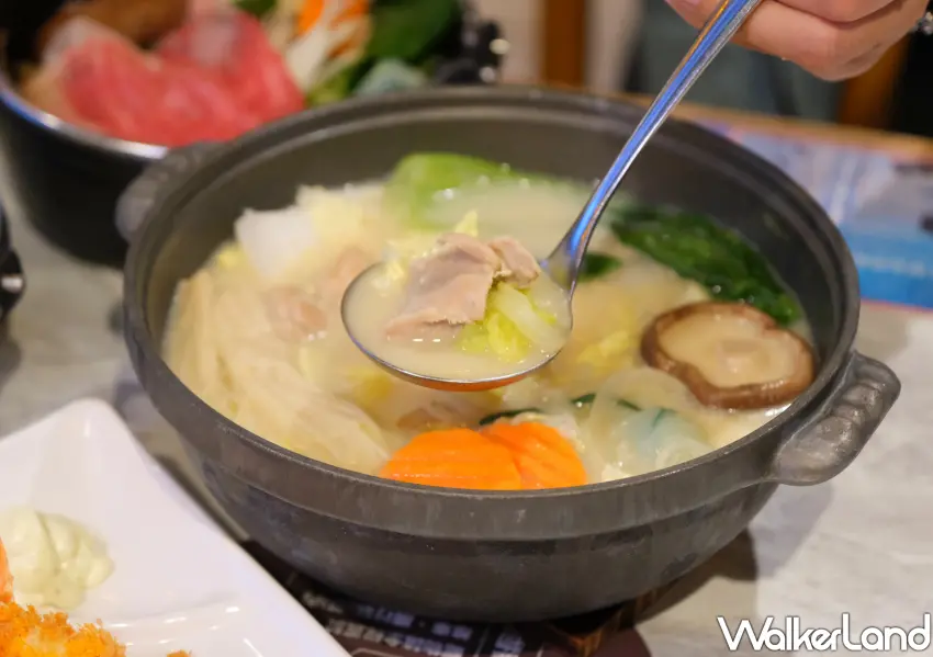 ▲除了經典壽喜燒還有濃厚豚骨鍋可選擇，料多實在滿足熱愛喝湯的火鍋控。(攝影：鄭雅之)