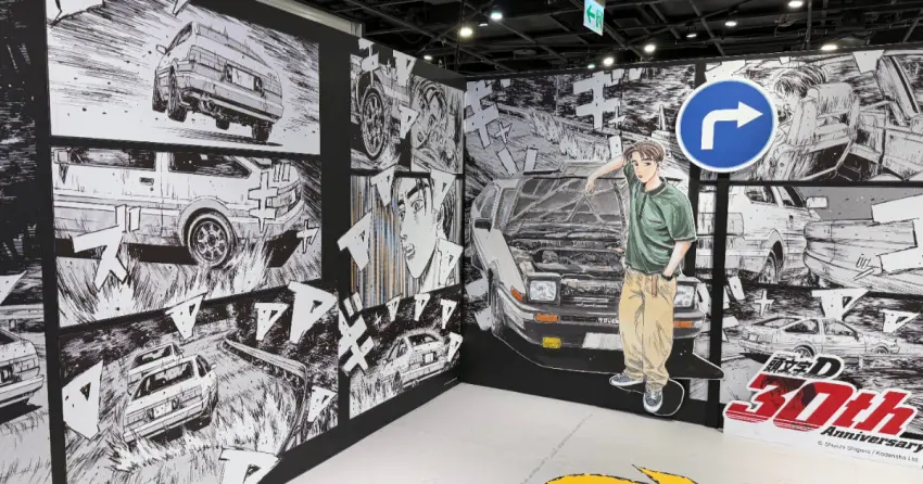 三創頭文字D快閃店！頭文字D30週年快閃店打卡點，藤原豆腐店燈箱 限定周邊必收。