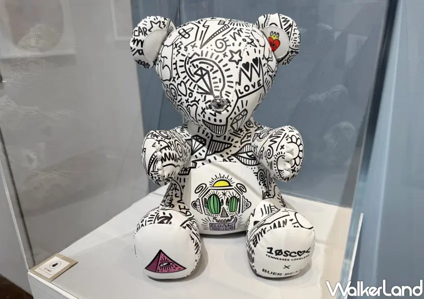 ▲華山展覽免費參觀!藝術家透過卡漫語彙將角色轉化為情緒與社會心理的載體。(攝影:鄭亦庭)