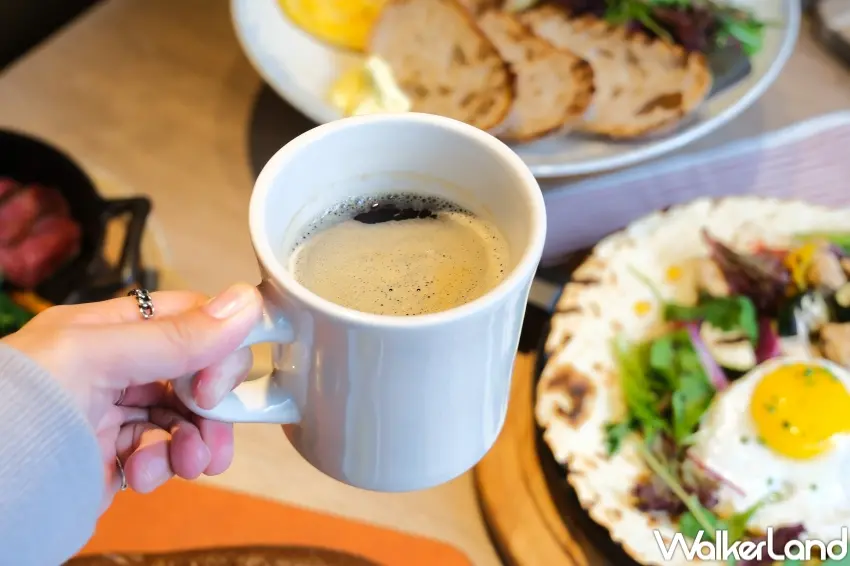 ▲傑克兄弟牛排推出198元起早午餐，路易莎集團主打附飲品且熱美式可續杯，提升用餐體驗。（攝影：張人尹）