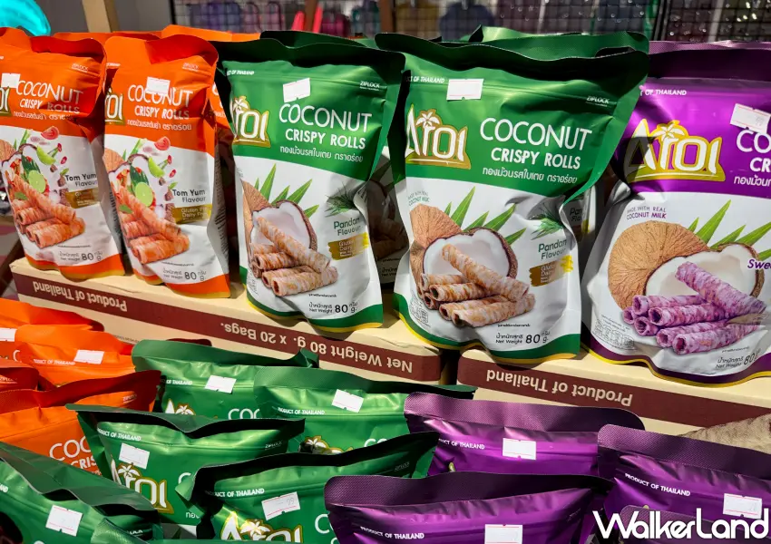 ▲AROI椰子捲散發清香不甜膩，泰國在地經典小點心，酥脆口感讓人一口接一口。