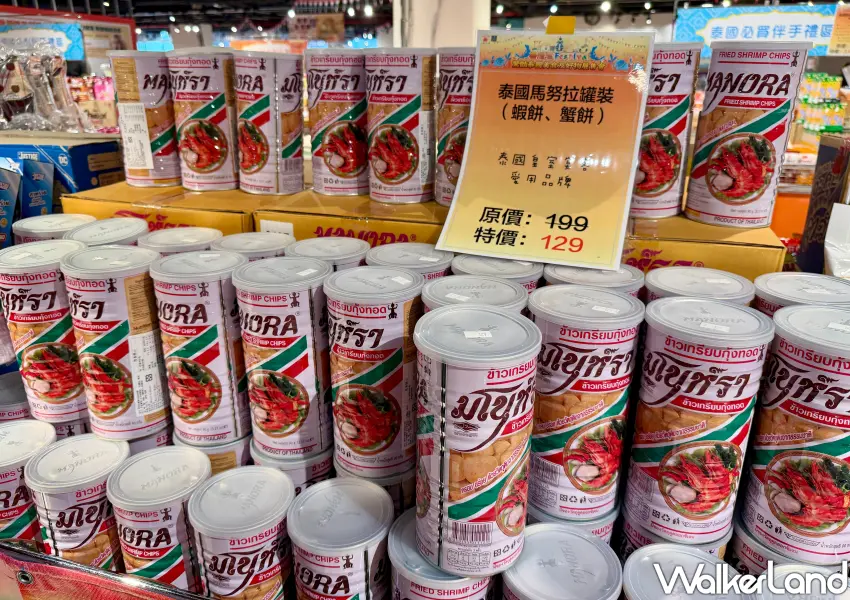 ▲泰國馬努拉罐裝蝦餅與蟹餅，濃厚海鮮風味香脆涮嘴，是泰國展內最受歡迎的道地下酒點心。