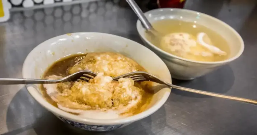 ▲「阿三肉圓」品項簡單卻樣樣經典,肉圓分為大、小兩種,搭配必點的龍骨髓湯堪稱絕妙。