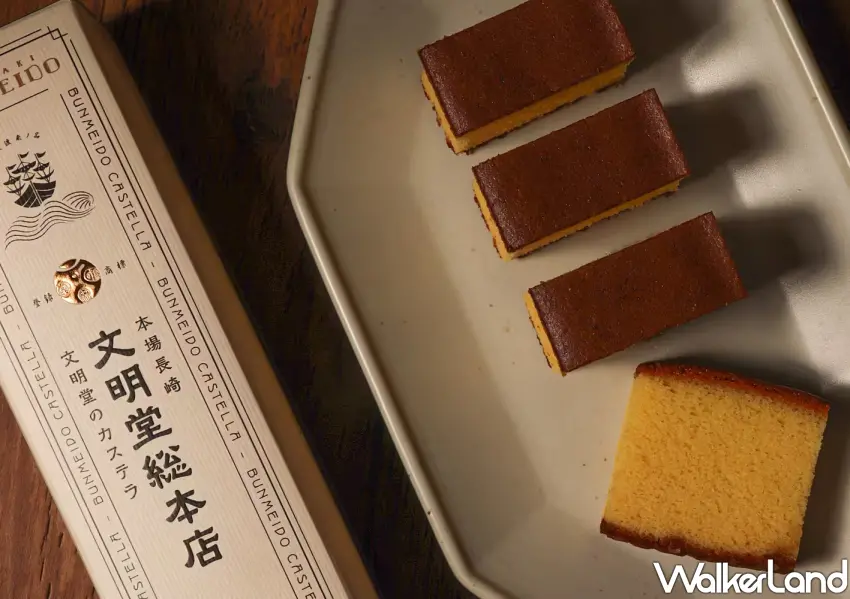 ▲文明堂總本店經典長崎蛋糕空運來台，底部雙目糖顆粒增加濕潤層次感。