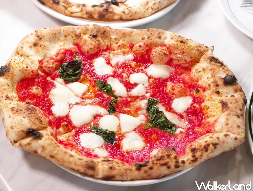▲水牛瑪格麗特披薩為瑪格麗特披薩升級版，選用義大利南部水牛莫札瑞拉起司製作。（攝影：楊婷雅）
