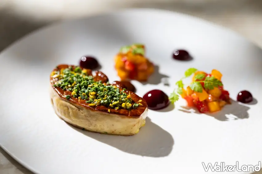 ▲香煎鴨肝特別選用質地細嫩的部位,搭配台灣老菜脯融入波特酒的濃縮醬,優雅呈現獨特台灣味 。 圖/台北國賓大飯店提供;窩客島編輯整理