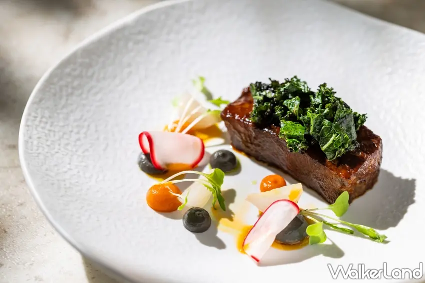 ▲炙烤澳洲和牛牛舌透過慢煮與直火手法呈現極致柔嫩,搭配Piri Piri辛香與紅酒醬,風味層次豐富 。 圖/台北國賓大飯店提供;窩客島編輯整理