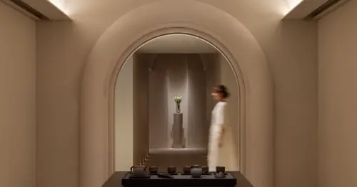 奢華飯店新標竿！臺北嘉佩樂酒店煥活旅程住房專案登場，結合漢方療癒與無重力飄浮冥想。