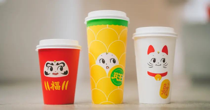 CAFE!N招財貓咖啡杯！12款KEWPIE丘比聯名周邊超萌，福氣保冷袋滿額送。