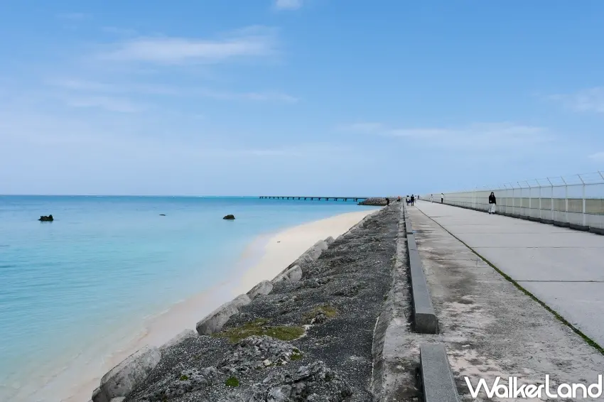 ▲宮古島景點以海景為主，下地島17END海灘結合飛機起降與淺藍海水，成為宮古島拍照打卡熱門地標（攝影：張人尹）