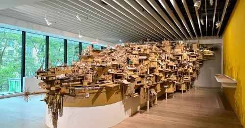 隱藏版東區美術館！忠泰美術館展覽燼光之城亮點，必拍大型紙雕裝置 當代藝術。