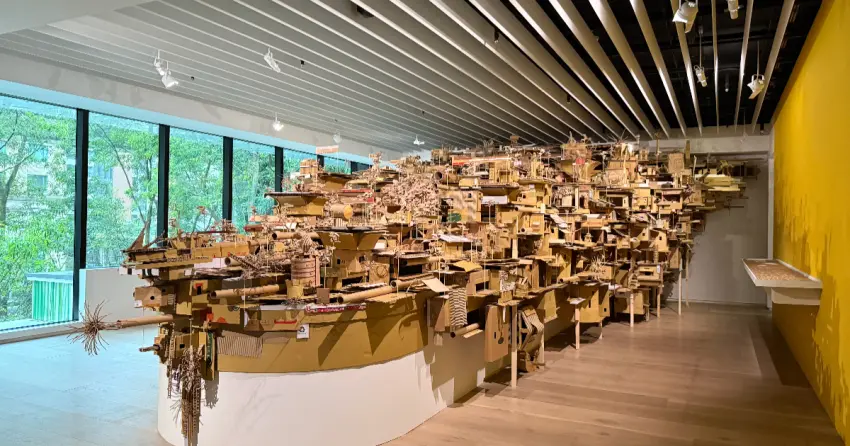 隱藏版東區美術館！忠泰美術館展覽燼光之城亮點，必拍大型紙雕裝置 當代藝術。