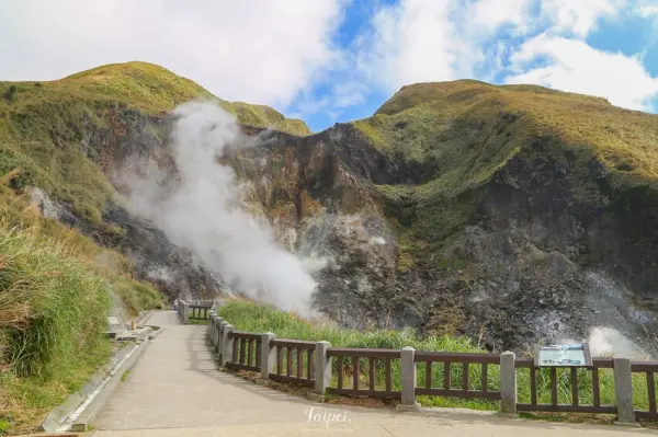 ▲陽明山景點必去熱門點:陽明山小油坑能看到噴氣孔與白煙繚繞的奇景。(攝影:部落客 又要飛去哪!?)