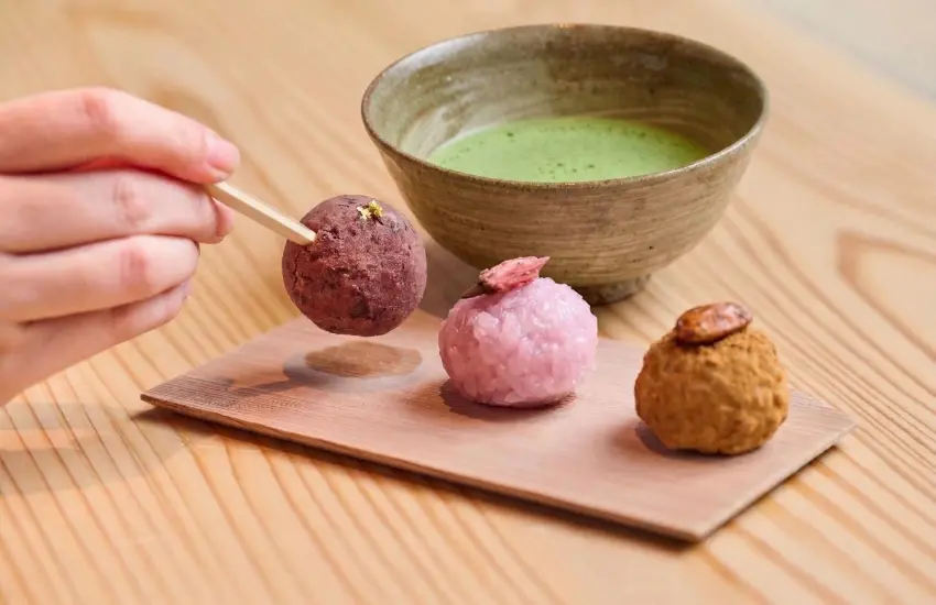 ▲藝術露台休息區準備了能在東廣場露台區域享用的春季賞花套餐。