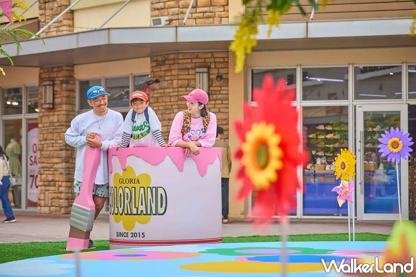 ▲大小朋友都能化身小小藝術家，站進巨型油漆桶裡揮灑創意POSE，把童心無限放大。圖／華泰名品城提供；窩客島整理