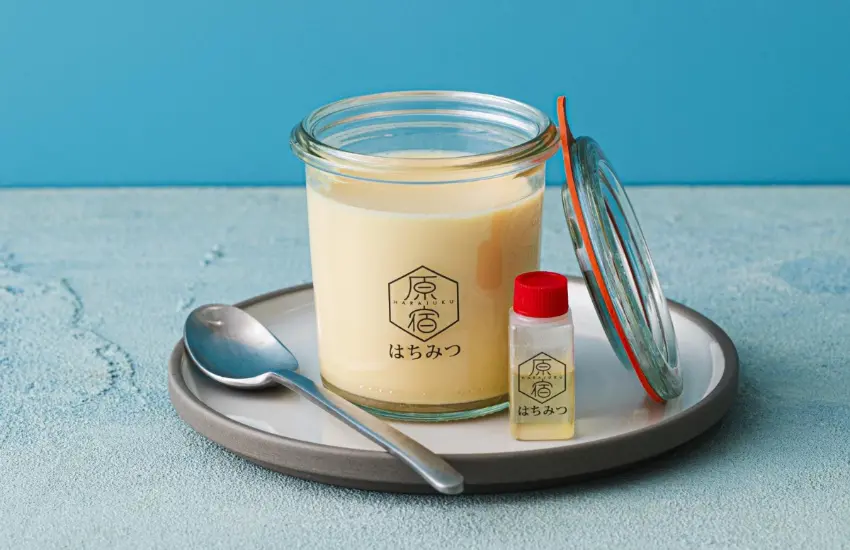 ▲使用澀谷Colombin大樓屋頂養蜂場採集的原宿蜂蜜製作卡士達布丁，吃完回味無窮。