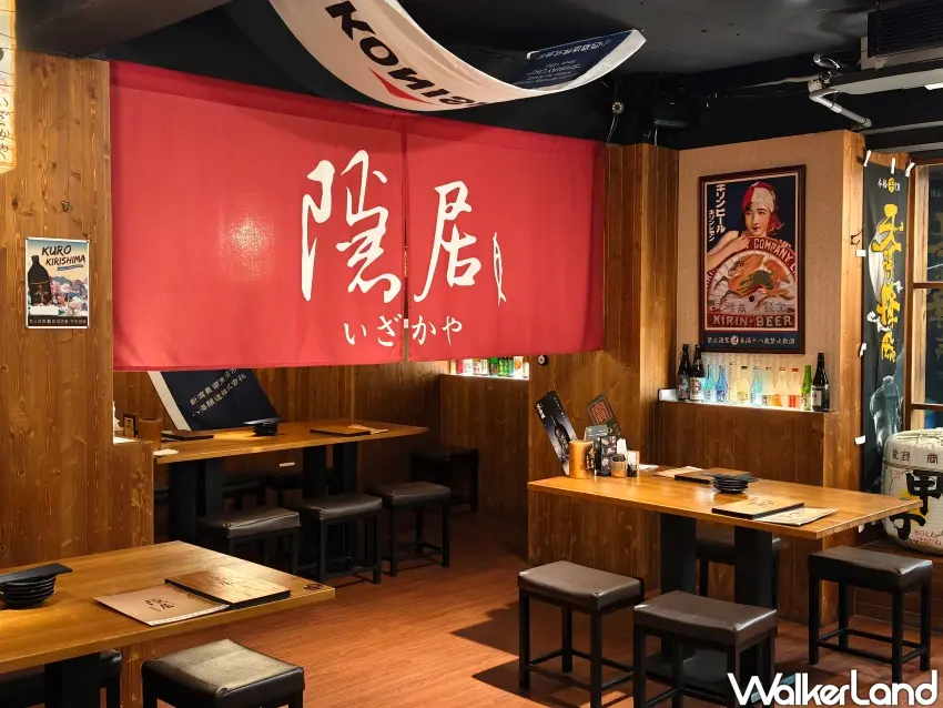 ▲「隱居いざかや 台中店」二樓為主要座位區，環境以大量日式元素妝點。（攝影：楊婷雅）