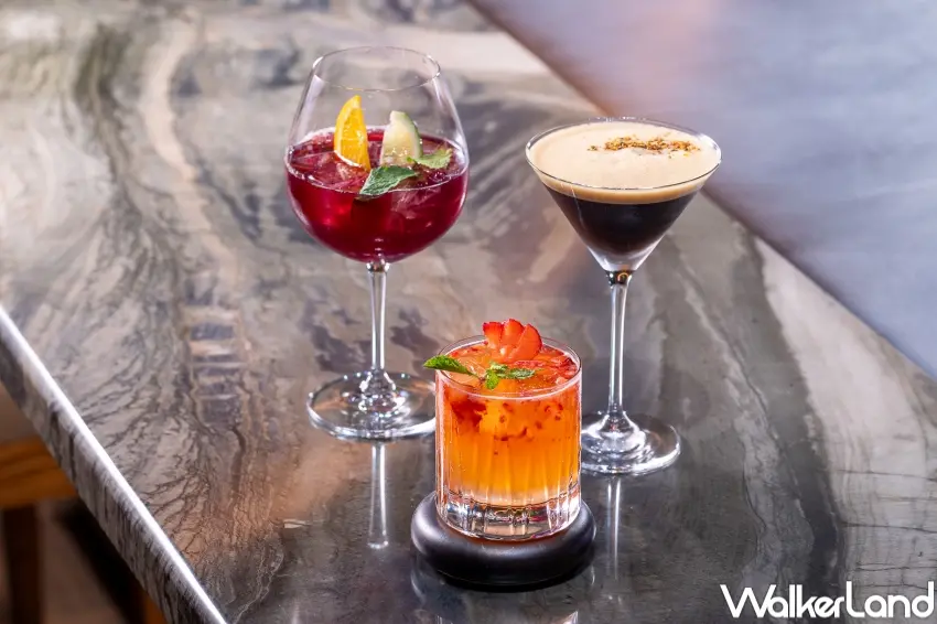 ▲旨醞設計3款專屬調酒，從草莓、紅酒到威士忌，延伸鐵板料理的風味層次。（攝影：張人尹）