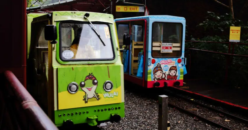 ▲「烏來台車」早期用於運輸木材，如今轉型為觀光體驗，復古車廂充滿特色，且寵物也能一同搭乘，增添不少旅遊樂趣。（部落客：小珊珊）