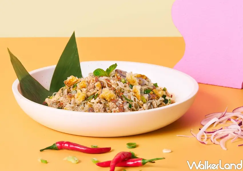 ▲饗泰多水水灶咖聯名新菜包含酸辣豬涼拌與脆皮豬五花,搭配特調醬汁呈現多層次風味變化。