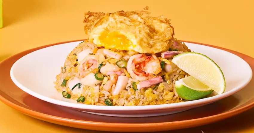 饗泰多聯名水水灶咖！4道必吃泰菜清單，咔咔脆皮豬五花 蛋蛋冬蔭海鮮炒飯快閃開賣。