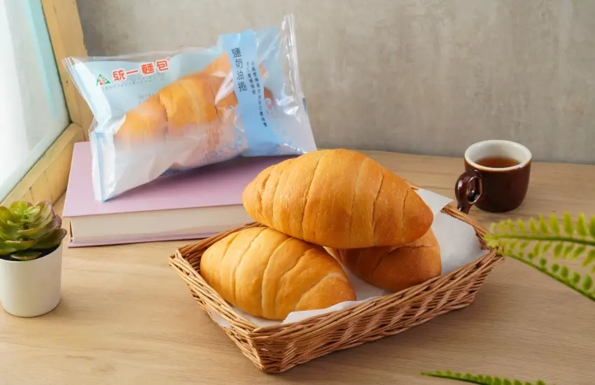 ▲統一麵包「鹽奶油捲」口感柔軟細緻,鹹香與奶香交織的風味迷人,再加上一杯咖啡便是早餐的經典絕配