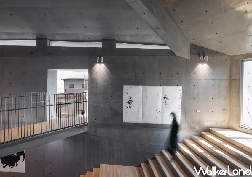 ▲天來美術館首展「做美麗的東西，我也可以」，展出二十多件巨幅水墨，帶出「人人都能畫畫」的理念。(圖片來源：天來美術館)