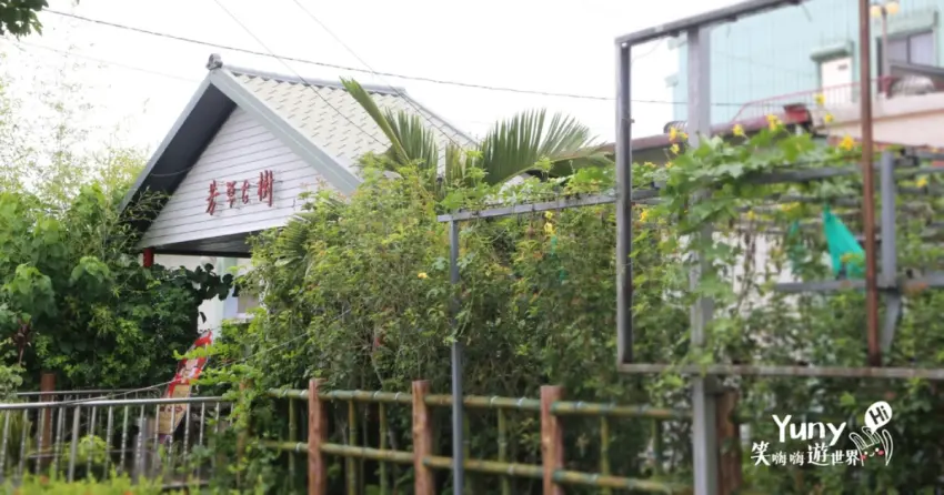 ▲「芳草古樹」保留傳統建築風貌，結合綠意庭園空間，展現獨特的用餐與住宿體驗。