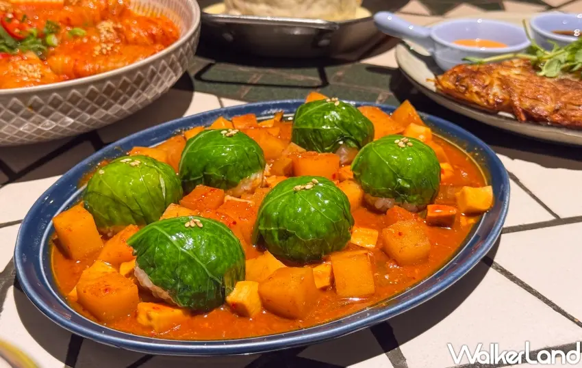 ▲龜尾家 韓式家庭料理 Gumi's kitchen隱身老公寓巷弄之中,外觀看似低調卻擁有穩定人氣,用餐時段經常客滿吸引粉絲朝聖。(攝影:張人尹)