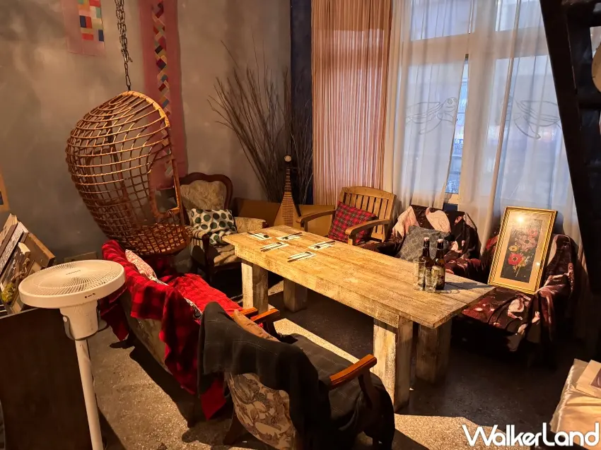 ▲龜尾家 韓式家庭料理 Gumi's kitchen隱身老公寓巷弄之中,外觀看似低調卻擁有穩定人氣,用餐時段經常客滿吸引粉絲朝聖。(攝影:張人尹)