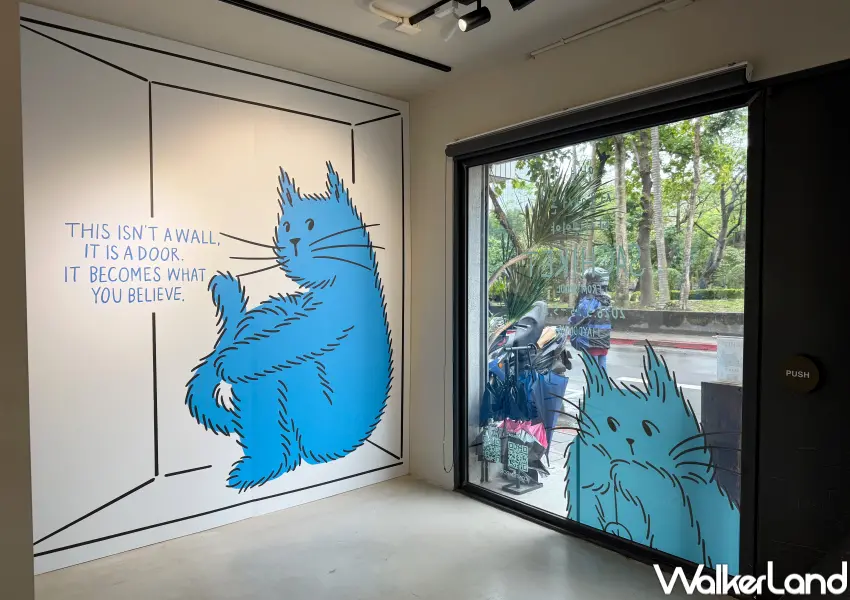 ▲韓國藍色貓貓Sachiket個展就在松菸旁！即日起展出至5/25，藍色貓貓飲料杯、超萌周邊一次看。(攝影：鄭亦庭)