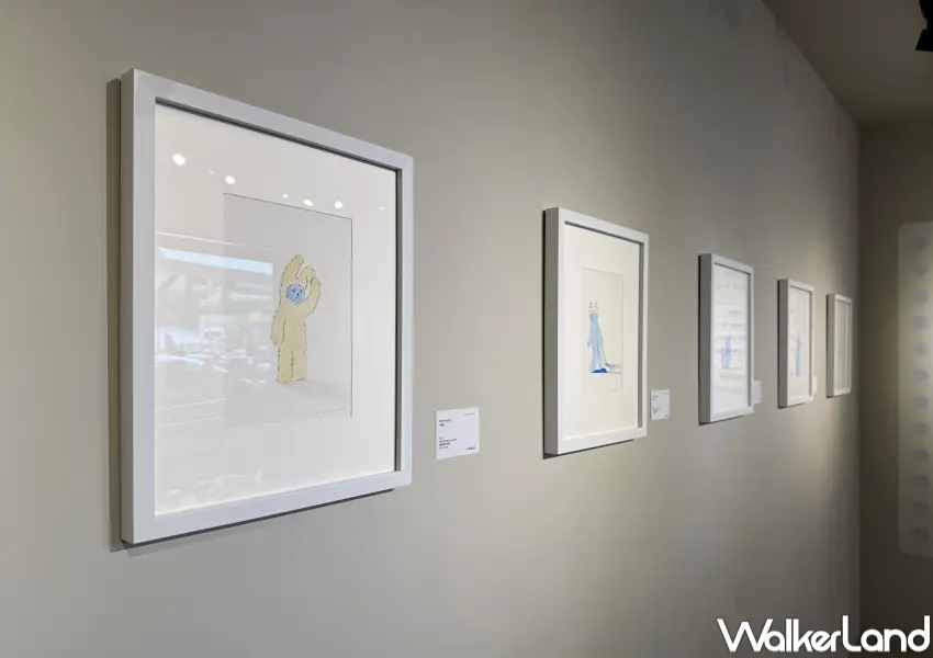 ▲本次藍色貓貓Sachiket台北個展以首爾作為敘事核心，記錄Sachiket在城市中行走，展出一系列壓克力畫作、手稿。(攝影：鄭亦庭)