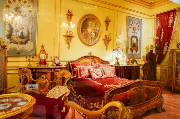 ▲高雄特色景點推薦！莉・瓷藝博物館展示超過3000件歐洲皇室瓷器，還原十九世紀臥室。(攝影：部落客 Jason‘s Life)