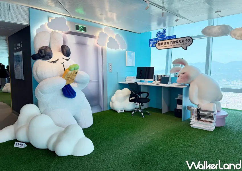 ▲台北101觀景台雲端特展！展出等比例巨型布魯斯兔兔，辦公室布魯斯必拍。(攝影：鄭亦庭)