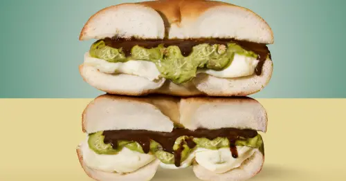 早餐吃拉亞杜拜巧克力！5款KITKAT聯名杜拜巧克力，貝果 可頌全都有。