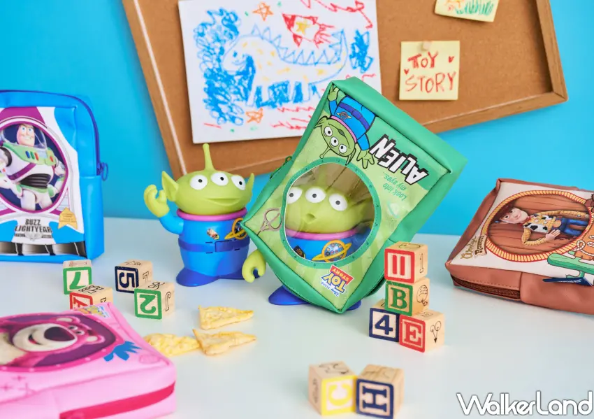 ▲玩具總動員玩具盒造型收納包具備透明視窗設計，讓心愛玩偶也有可愛的家。