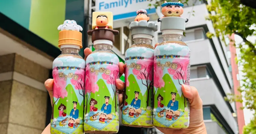 全家蠟筆小新瓶蓋公仔！買布丁奶茶就送，小新露屁屁泡湯公仔要搶。