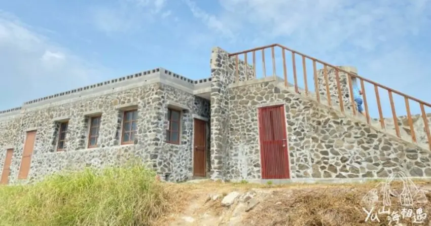 ▲「菓葉灰窯」昔日為專門製作石灰的窯廠，如今保留咕咾石建築風貌，外觀如異國城堡般獨特。