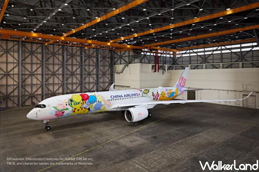 ▲華航皮卡丘彩繪機CI2全貌,粉嫩機身色彩搭配繽紛寶可夢航向東京及西雅圖。