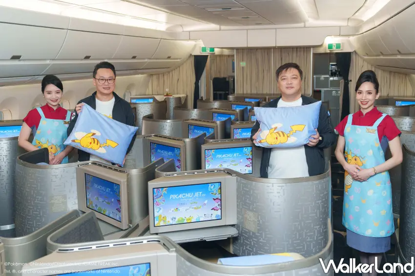 ▲彩繪機內部商務艙空間大公開,機上螢幕與寢具備品皆換上寶可夢限定新裝。