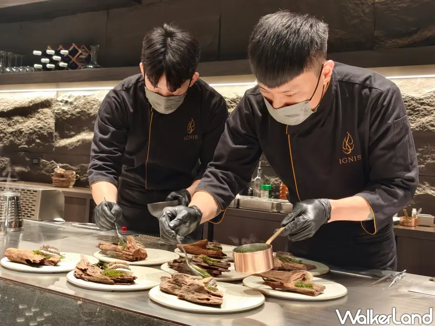 ▲「IGNIS伊尼斯鐵板燒」嚴選當季食材結合生態故事擺盤，打造有別於傳統鐵板燒的用餐體驗。（攝影：楊婷雅）
