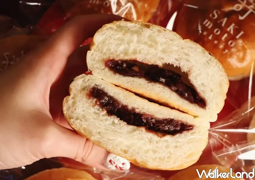 ▲滿滿內餡的日式紅豆餐包口感紮實，是生吐司放題中受歡迎的經典麵包。