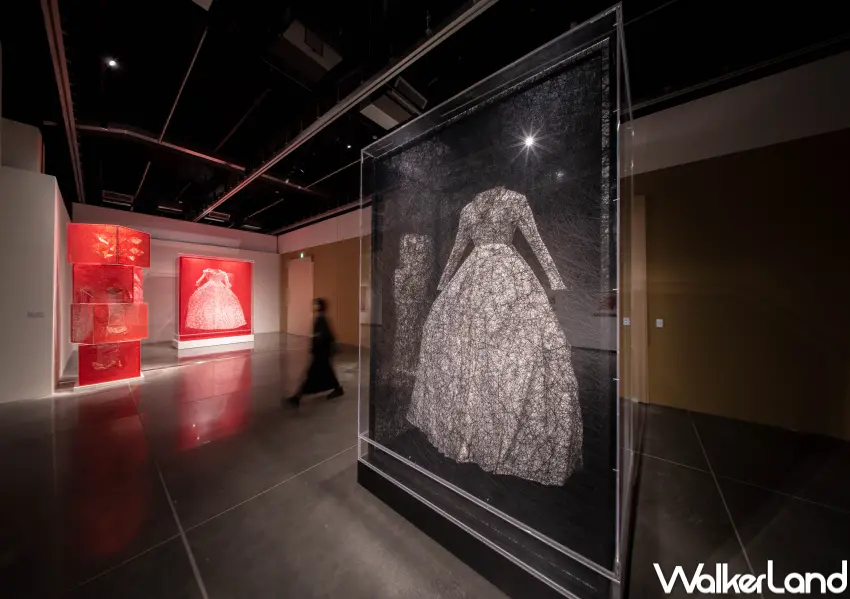 ▲屏東縣立美術館開館首展展出草間彌生、鹽田千春作品,感受藝術家將內創傷、孤寂與渴望轉化為具象藝術。(蔚龍藝術提供)