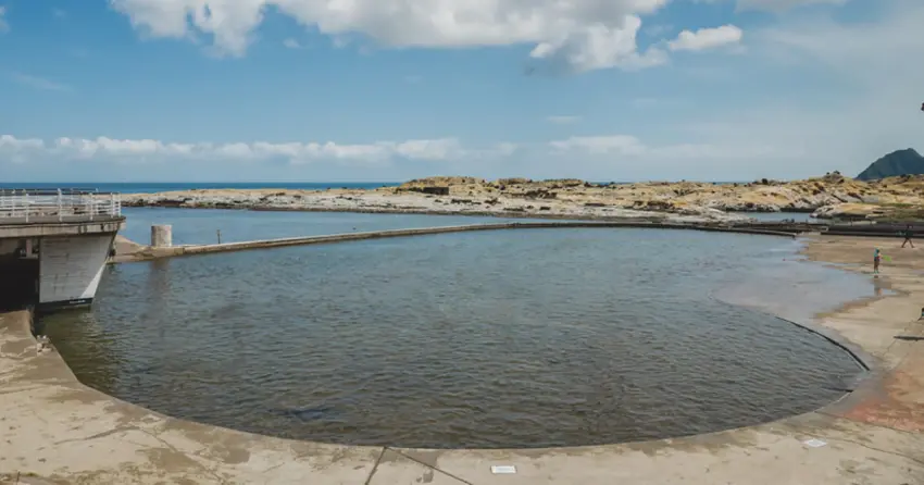 ▲「和平島」是夏日消暑的絕佳去處,觀海步道、天然淺水池吸引無數旅人前來親水看海。