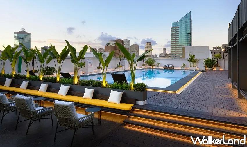 ▲高雄福華大飯店擁有視野極佳的戶外泳池，在舒適的南台灣陽光下，已成為網美與旅人拍照打卡的熱門景點 。圖／高雄福華大飯店提供；窩客島編輯李維唐整理