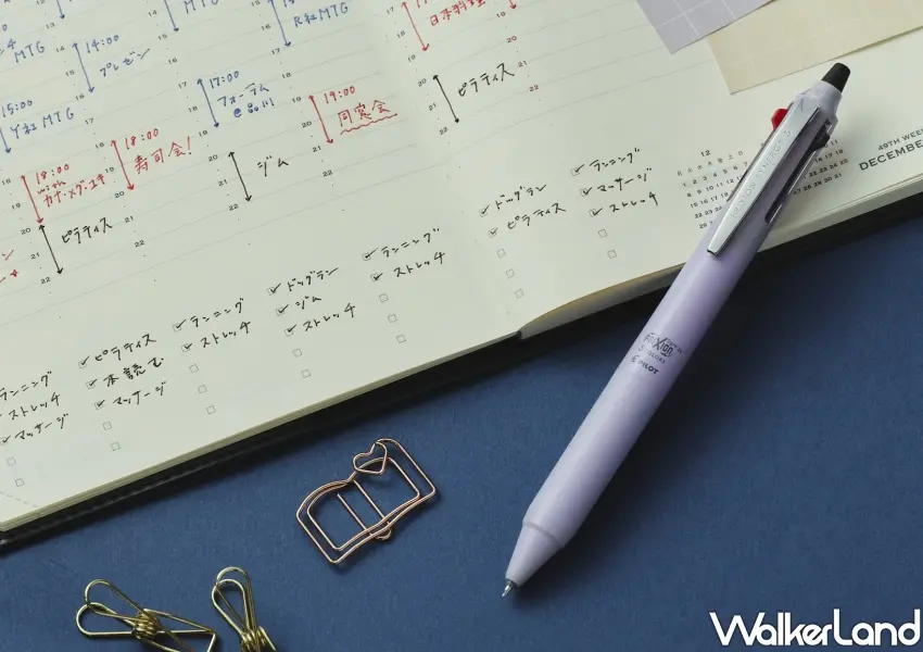 ▲年度機能大賞頒給PILOT魔擦筆，極致流暢的三色設計搭配按鍵式功能，成為新時代高效能書寫的實用文具首選。