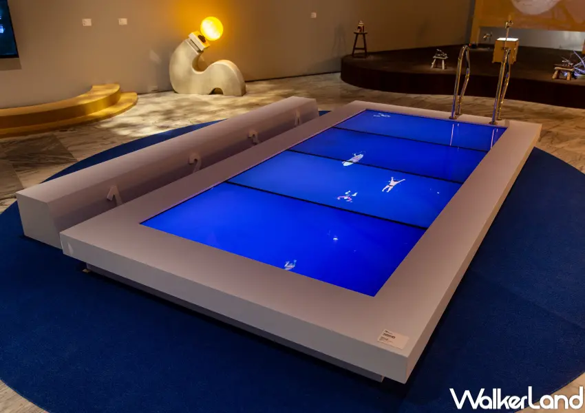 ▲陳萬仁錄像作品《深邃而璀璨的憂鬱》以空拍視角俯瞰水面,連結台灣公園設置游泳池的歷史。