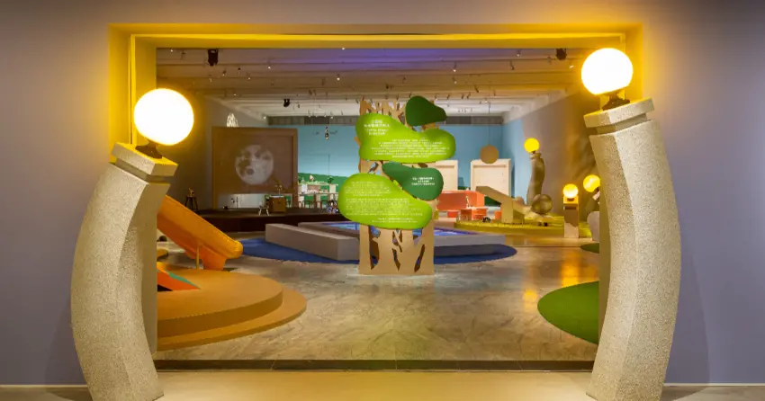 北美館4月免門票入場！兒藝中心造公園展覽開逛，公園涼亭 翹翹板全搬進北美館。 