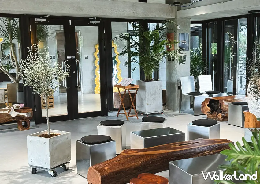 ▲大片落地窗引入田園景色,打造宜蘭員山必訪景觀咖啡廳氛圍(攝影:蕭芷琳)