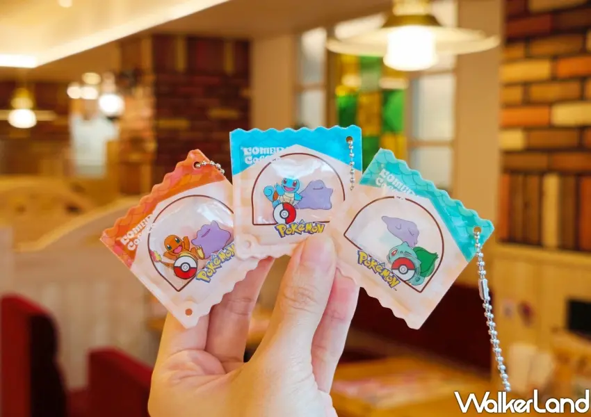 ▲隨餐附贈的「寶可夢糖果袋造型吊飾」誠意滿滿,除了妙蛙種子、小火龍與傑尼龜之外,還附上迷你精靈球與百變怪,精緻包裝讓人想全套收藏。(攝影:鄭雅之)